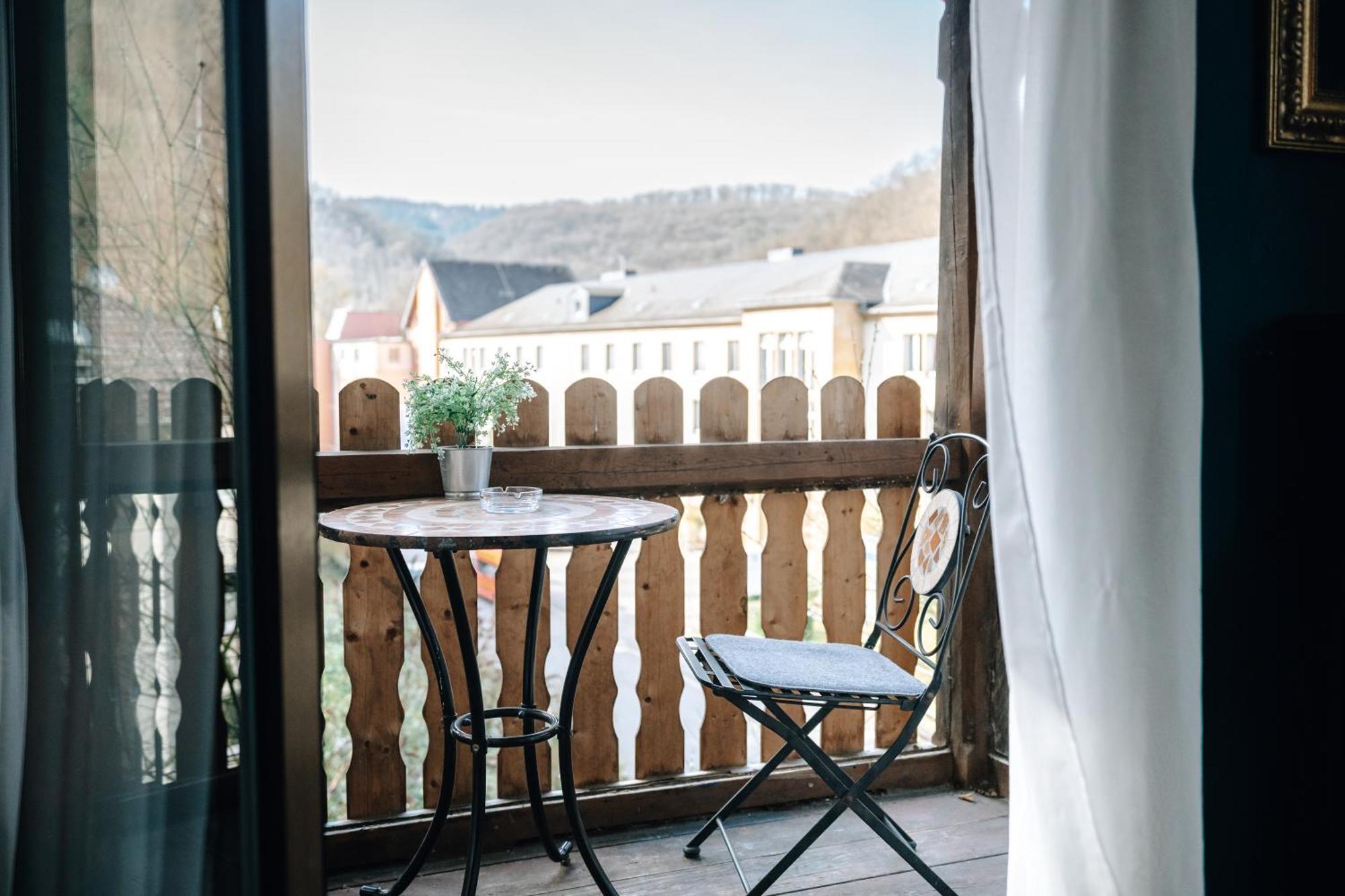Bismarck Apt Mit Schoenem Balkon Bad Ems Exterior photo